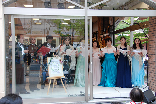 �y�R���T�[�g�̗l�q(1)�z