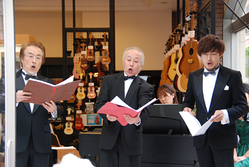 �y�R���T�[�g�̗l�q(2)�z