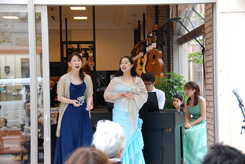 �y�R���T�[�g�̗l�q(3)�z